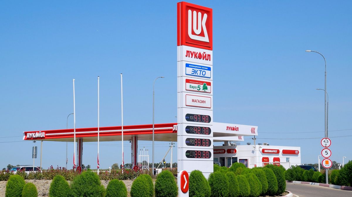 Ruské benzinky nemají co prodávat, palivo jde na export